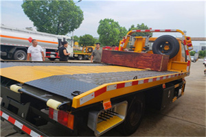 东坝附近拖车电话号码服务