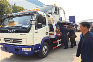 东坝汽车道路救援拖车价格